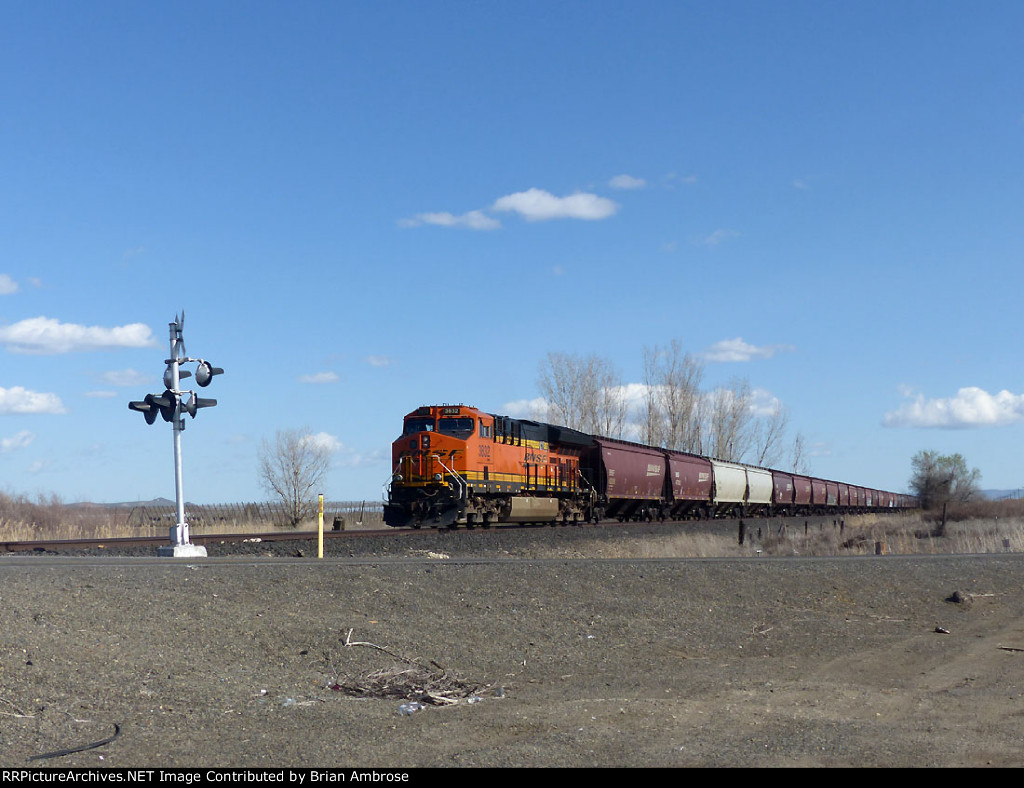 BNSF DPU 3832 - BNSF XINBTHP